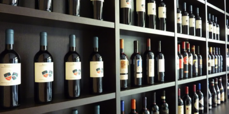 Inchiesta: le enoteche italiane hanno in media 1.112 vini