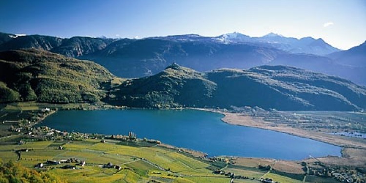 Il 3 e 4 maggio un simposio con i vini del Lago di Caldaro