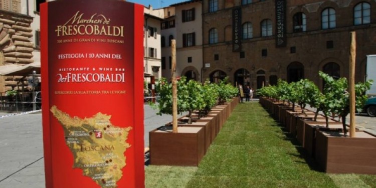Vigne in piazza a Firenze per i 10 anni del wine bar Frescobaldi
