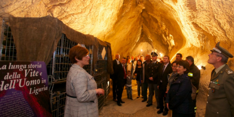 Bàsura Durin: le bollicine nelle grotte di Toirano