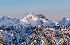 Le montagne dell’Alto Adige nel logo e nel calice di Erste+Neue