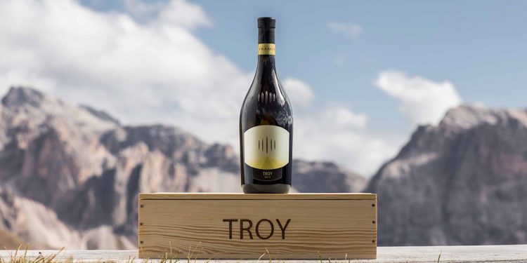 Cantina Tramin lancia Troy, Chardonnay Riserva
