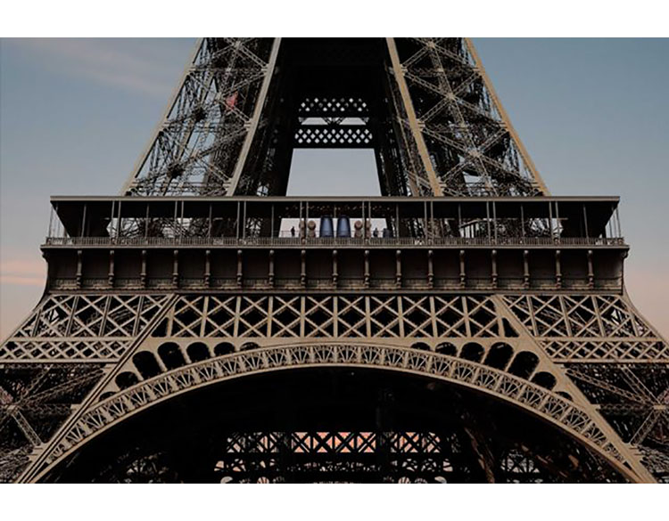 Una cantina nella Tour Eiffel. Visita alla Winerie Parisienne