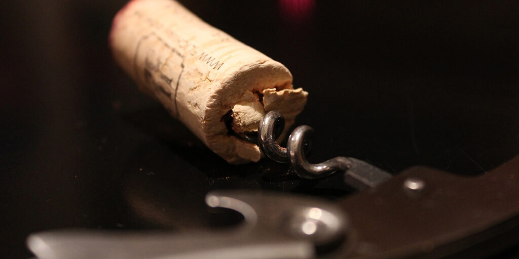 ABC del sommelier: come si stappa una bottiglia