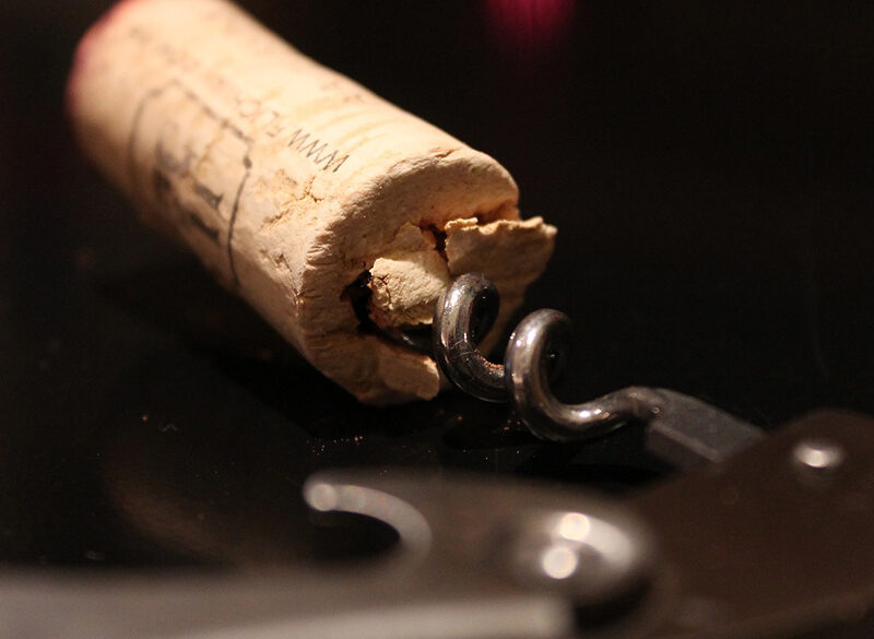 ABC del sommelier: come si stappa una bottiglia