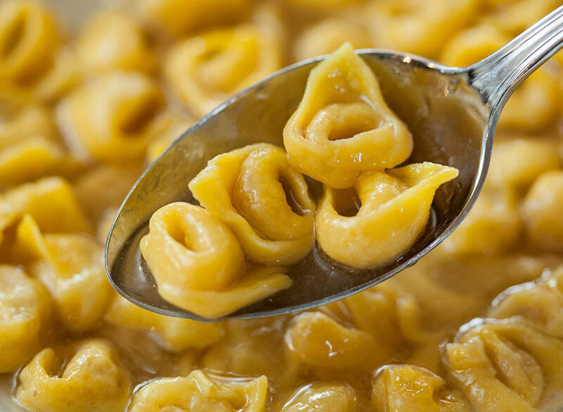 Vini e piatti di Natale, che cosa bere con i grandi classici
