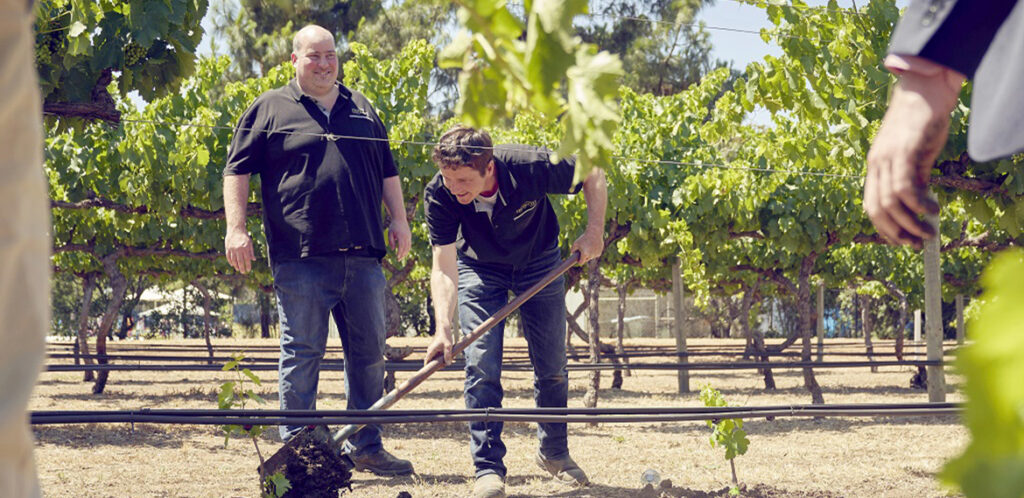 Storie italiane: la parabola di un piemontese ad Adelaide e la docu-serie di Stanley Tucci
