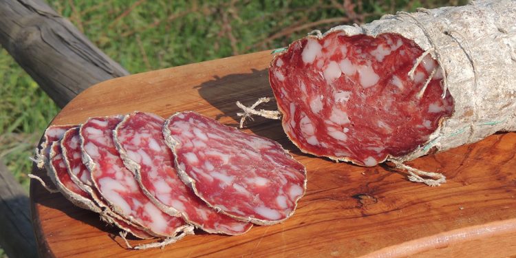 Salumi d’Italia: nel salame nobile del Giarolo i migliori tagli del maiale