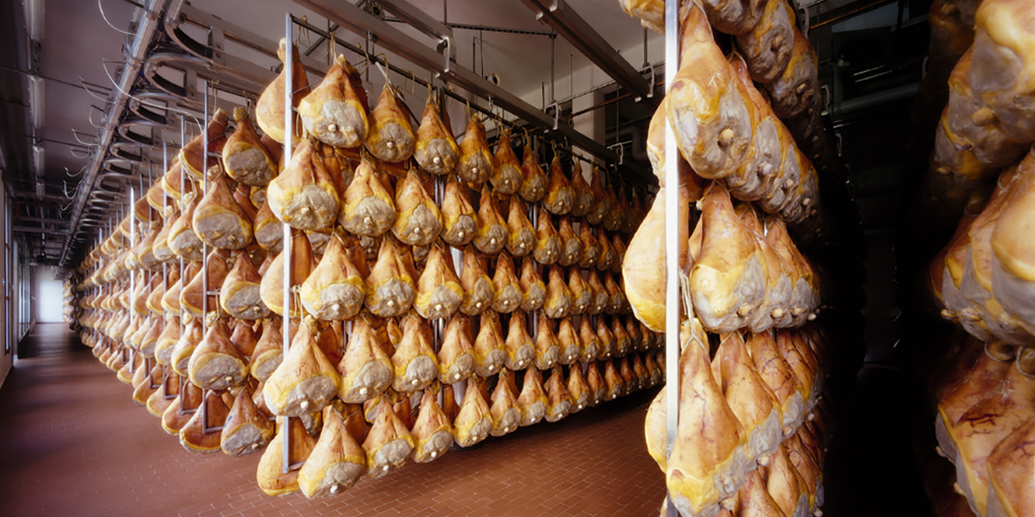 Salumi d’Italia: al Nord il  prosciutto crudo non è solo  Parma e San Daniele