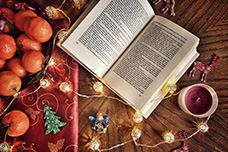 Libri sotto l’albero: 7 consigli di lettura per Natale
