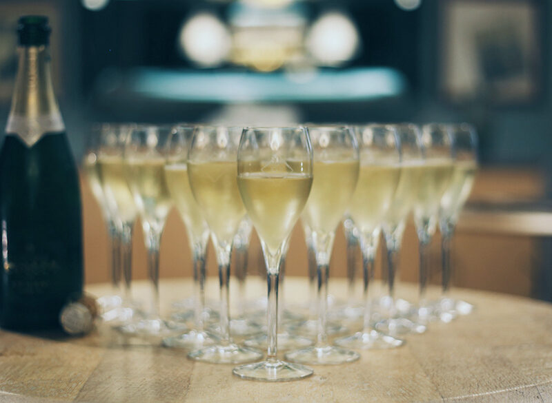 La rimonta dello Champagne: +32% in volume nel 2021. E oggi si beve anche senza ricorrenze da festeggiare