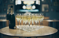 La rimonta dello Champagne: +32% in volume nel 2021. E oggi si beve anche senza ricorrenze da festeggiare