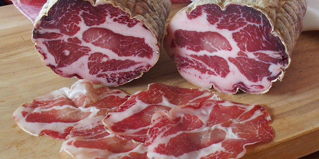 Salumi d’Italia: coppa o capocollo, due nomi per un insaccato unico
