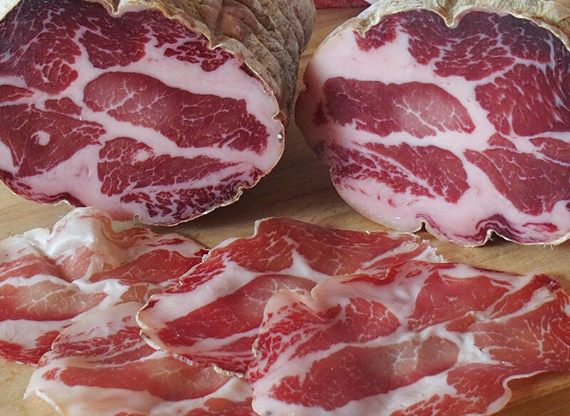 Salumi d’Italia: coppa o capocollo, due nomi per un insaccato unico