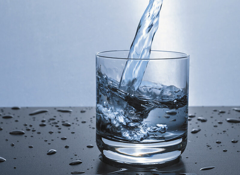Non possiamo perderci in un bicchier d’acqua