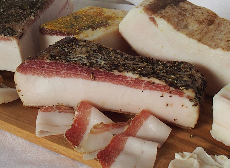 Salumi d’Italia: il lardo, stuzzichino goloso e condimento saporito