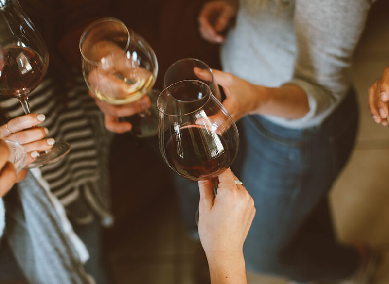 Vino: cosa succede nel 2023? Lo decidono i giovani consumatori
