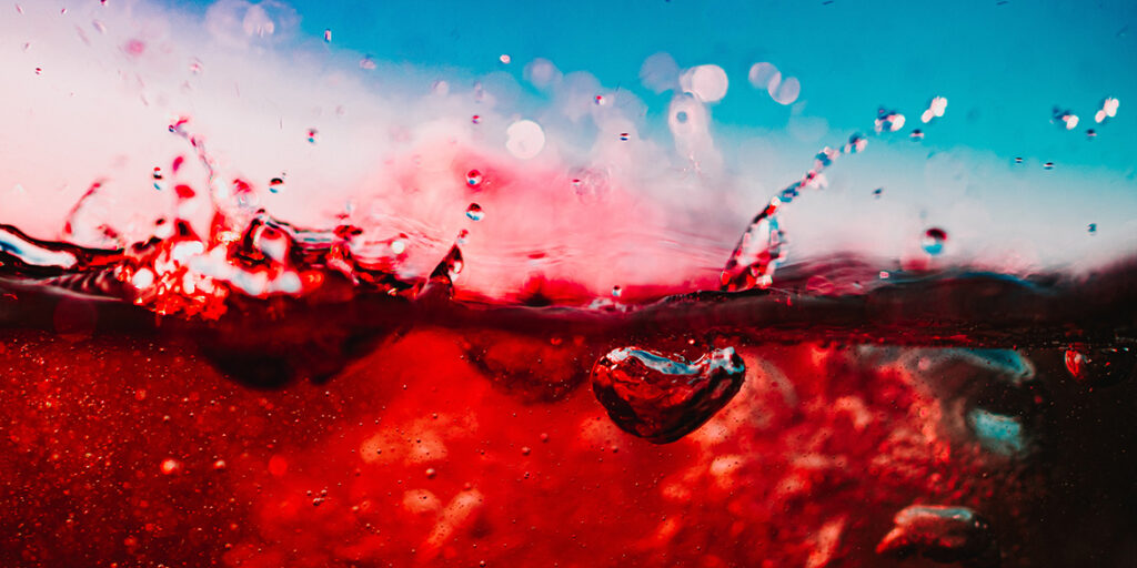 Mal di testa da vino rosso? Uno studio rivela il responsabile
