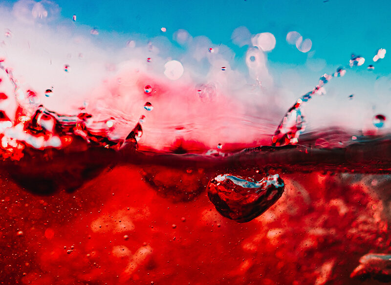 Mal di testa da vino rosso? Uno studio rivela il responsabile