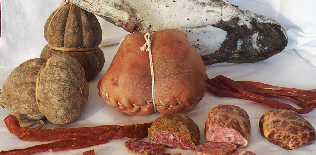 Salumi d’Italia: alla scoperta di quelli dalle forme e dai nomi più curiosi