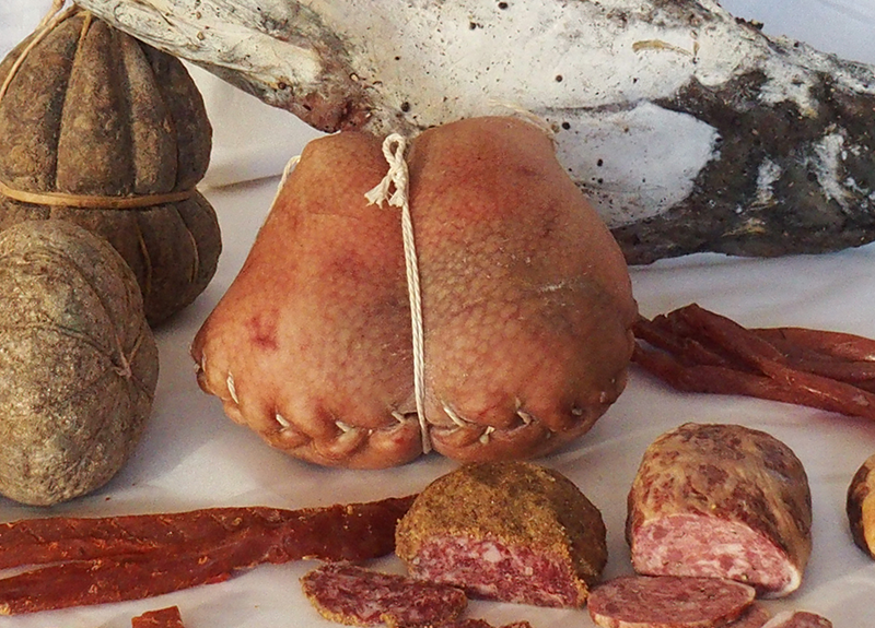 Salumi d’Italia: alla scoperta di quelli dalle forme e dai nomi più curiosi