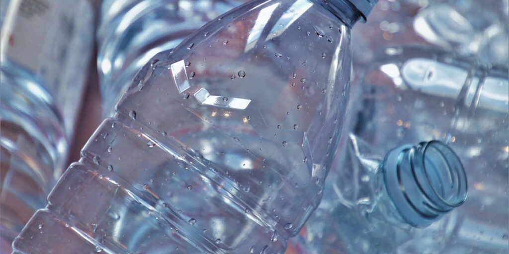 Acqua, vino e microplastiche