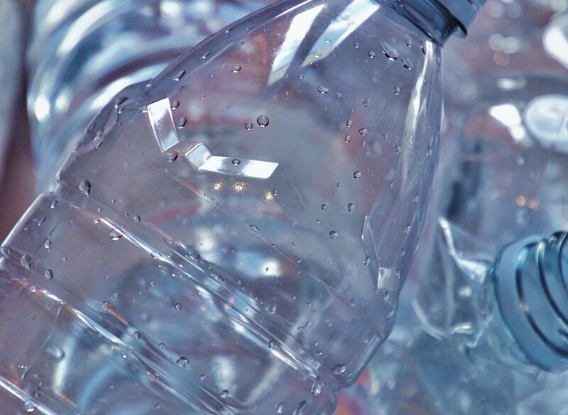 Acqua, vino e microplastiche
