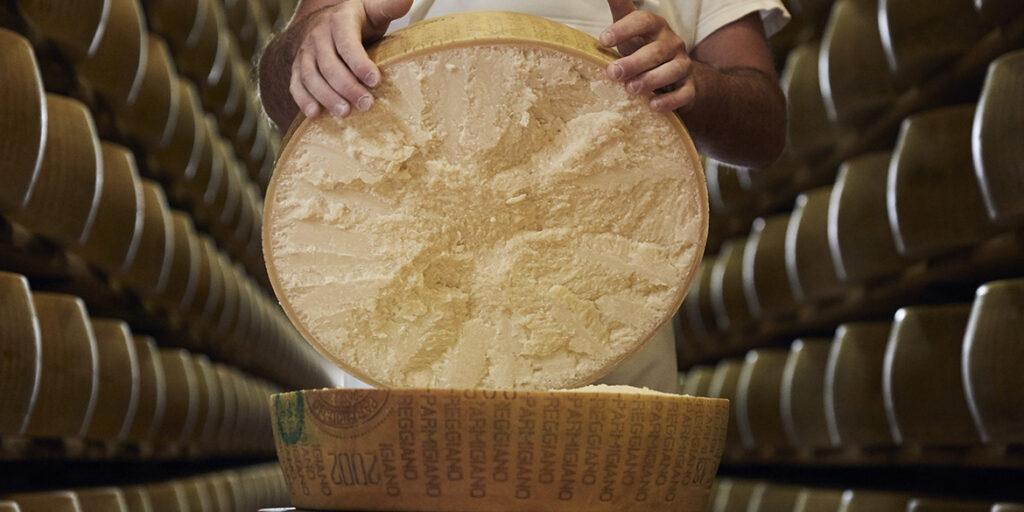 Formaggi d’Italia: le versioni di nicchia del Parmigiano Reggiano