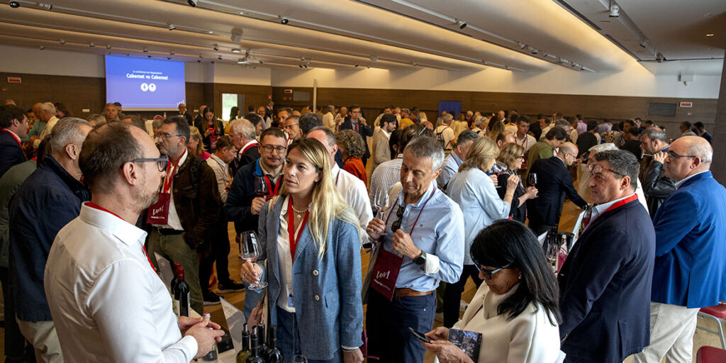 Cabernet vs Cabernet, la conferenza con degustazione a Vinovip Cortina 2024