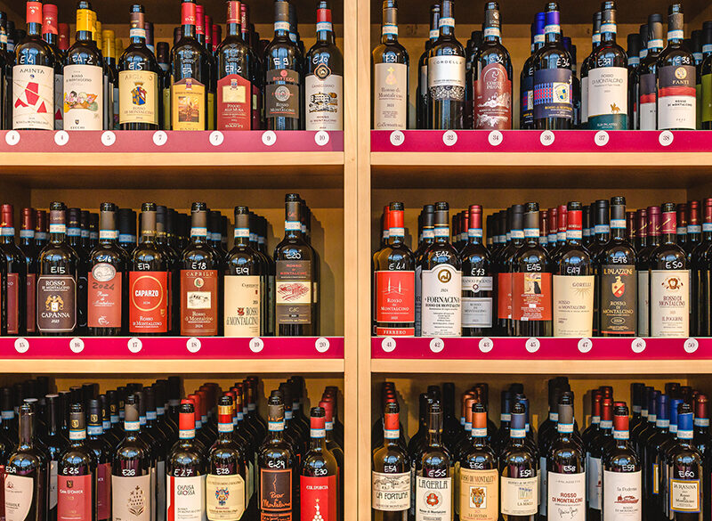 Arriva il Brunello 2021 “fragrante e verticale”. Le Riserve 2020 sono l’opposto