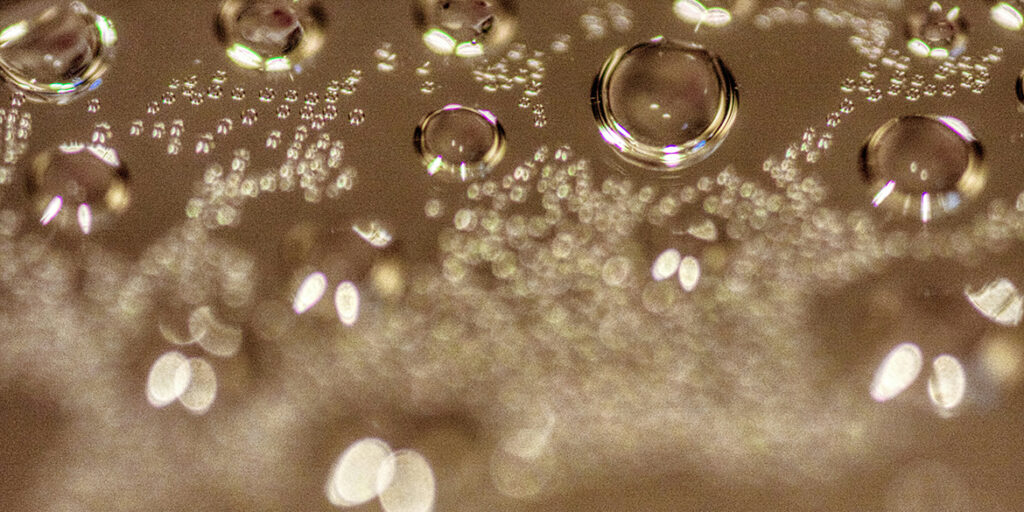 Prosecco in crescita e Champagne sotto pressione: nuovo equilibrio delle bollicine