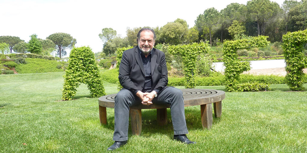 Il ricordo di Michel Rolland, enologo volante che ha conquistato (e diviso) il nostro mondo