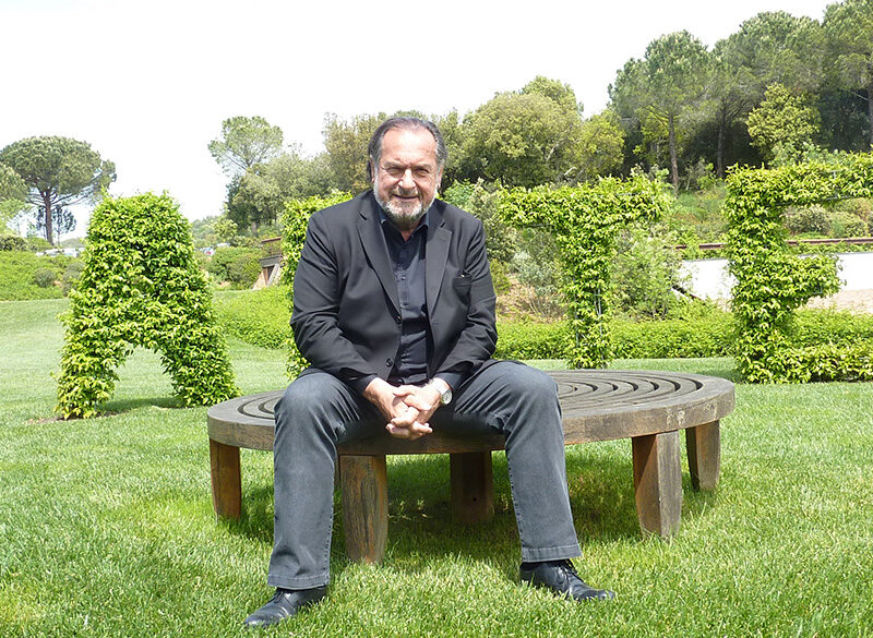 Il ricordo di Michel Rolland, enologo volante che ha conquistato (e diviso) il nostro mondo