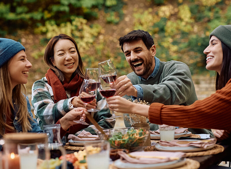 Si beve meno vino, ma non è colpa dei giovani