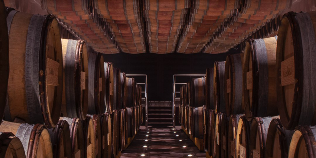 Ascesa, caduta e rinascita dello Chardonnay italiano affinato in legno