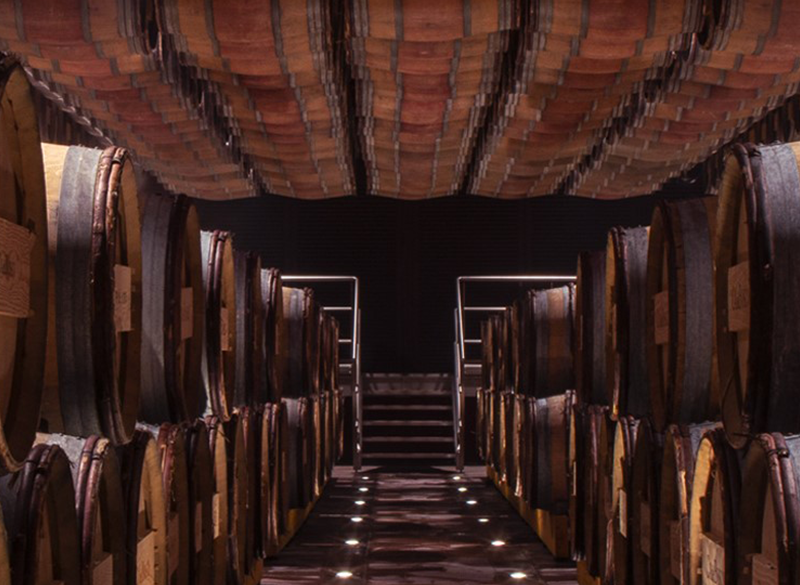 Ascesa, caduta e rinascita dello Chardonnay italiano affinato in legno